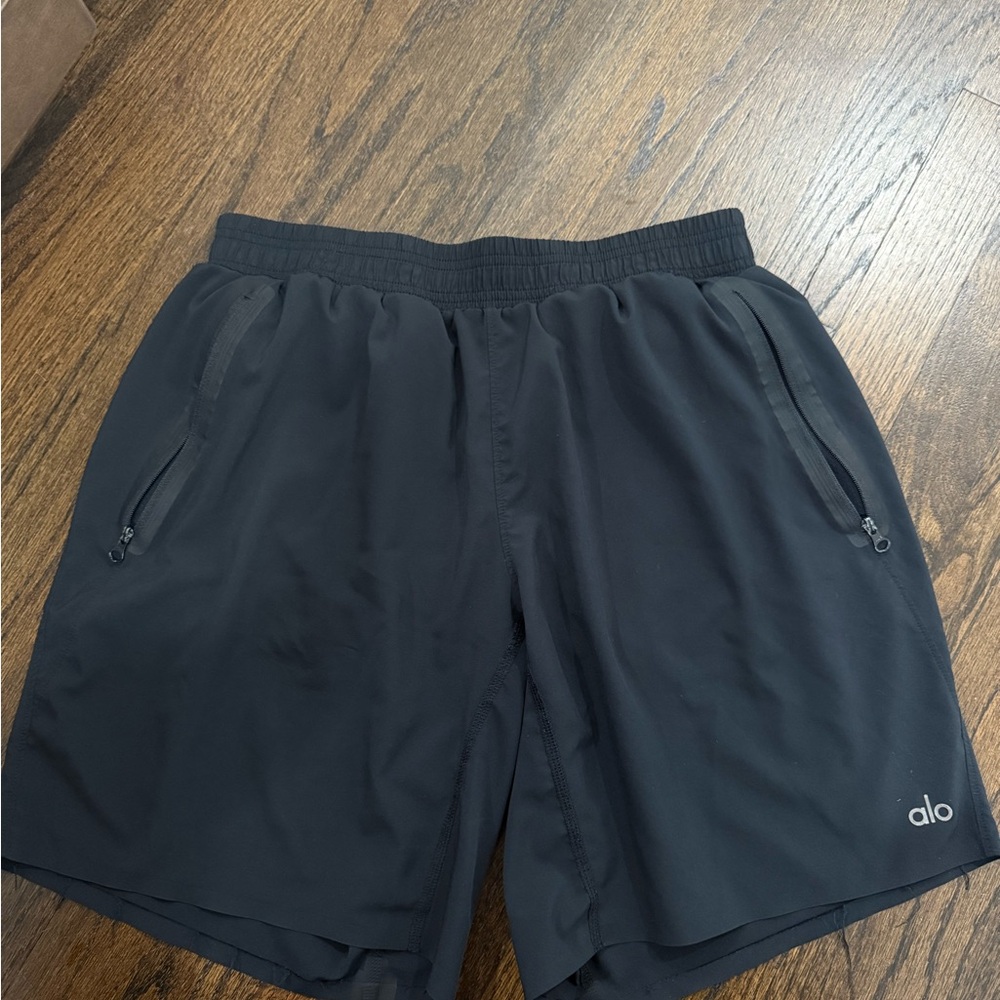 ALO Yoga Men's black Athletic Shorts